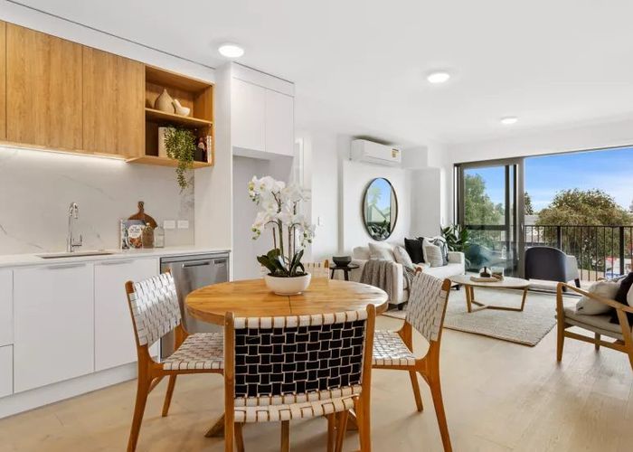  at 102/1A Derna Road, Panmure, Auckland
