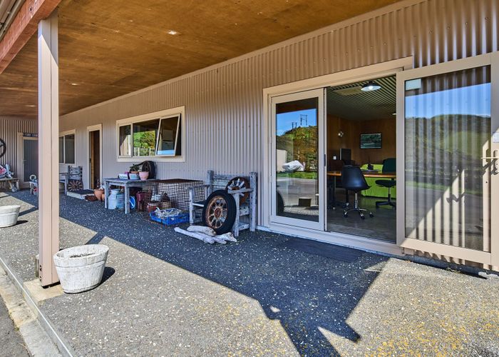  at 132 Bing Lucas Drive, Tawa, Wellington