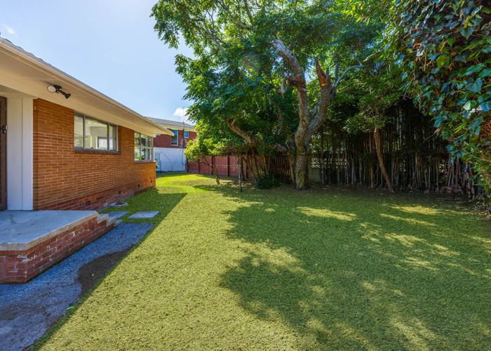  at 3 Halcyon Place, Papatoetoe, Auckland