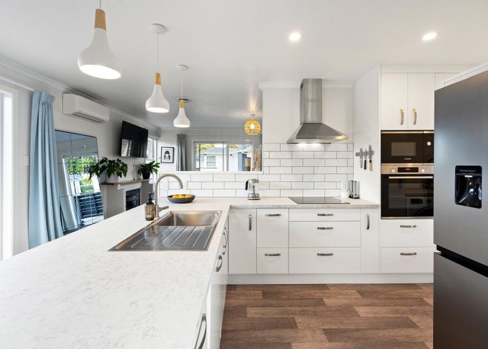  at 14 Manapouri Place, Glenview, Hamilton, Waikato