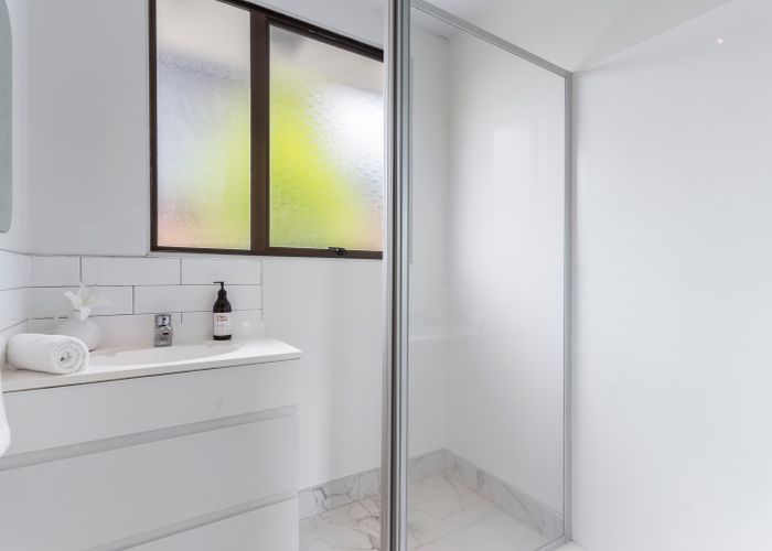 at 1/6 Sarajevo Place, Massey, Auckland