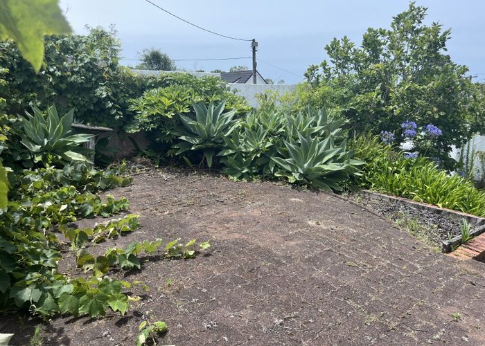  at 98 Matipo Road, Mairangi Bay, North Shore City, Auckland