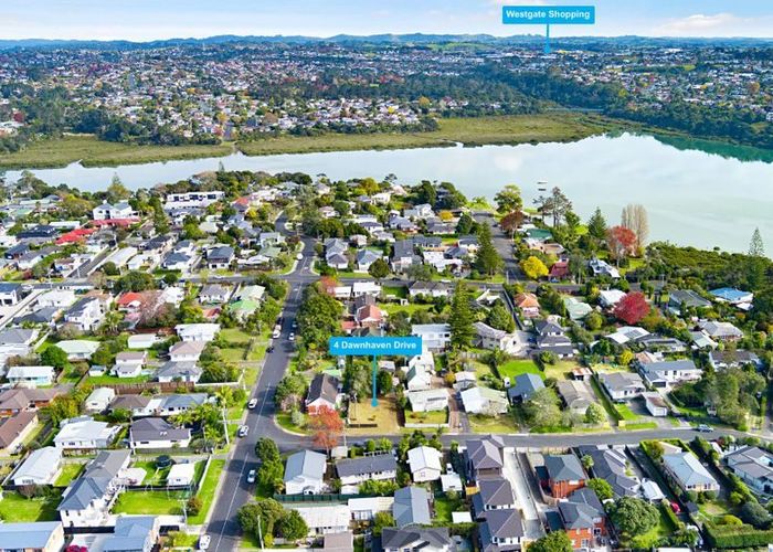  at 4 Dawnhaven Drive, Te Atatu Peninsula, Waitakere City, Auckland