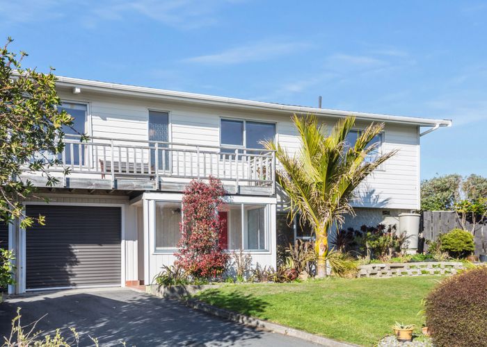  at 2 Forth Place, Papakowhai, Porirua