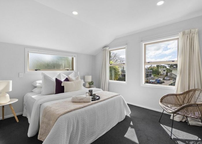  at 2/52 Cook Street, Hamilton East, Hamilton