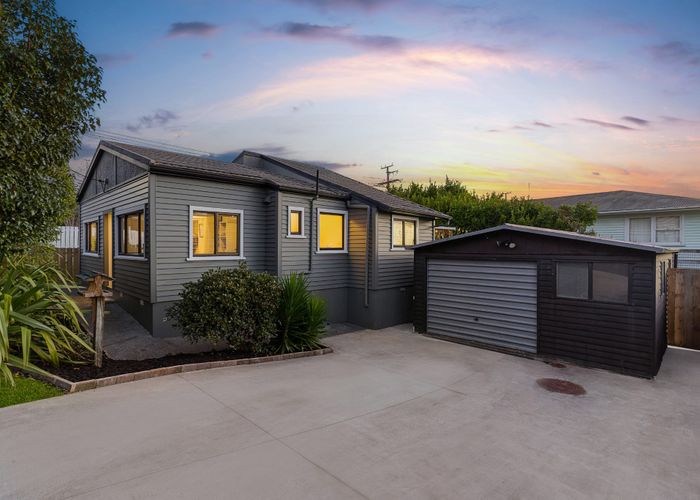 at 80 Beach Haven Road, Beach Haven, Auckland