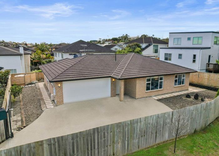  at 6 Mulroy Place, Pinehill, North Shore City, Auckland