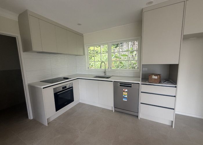  at 82 Woodlands Crescent, Browns Bay, North Shore City, Auckland
