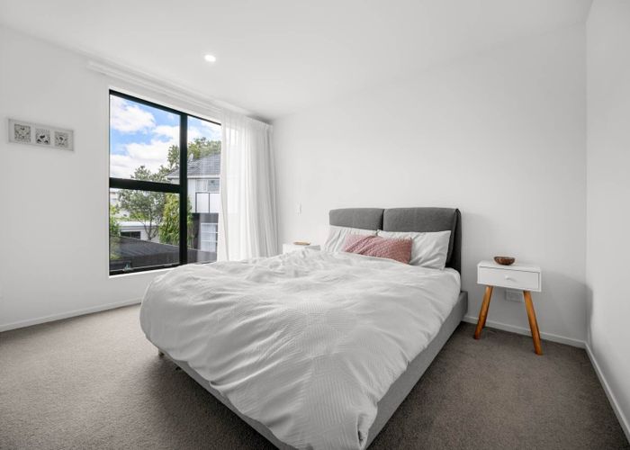  at 23/82 East Coast Road, Milford, North Shore City, Auckland
