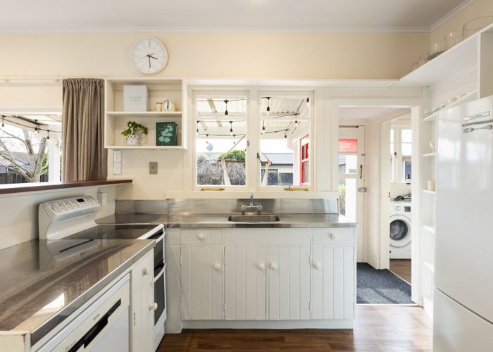 at 26 Forest Lake Road, Forest Lake, Hamilton, Waikato