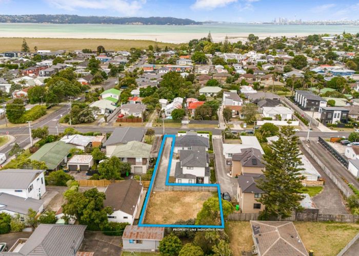 at 742B Te Atatu Road, Te Atatu Peninsula, Waitakere City, Auckland