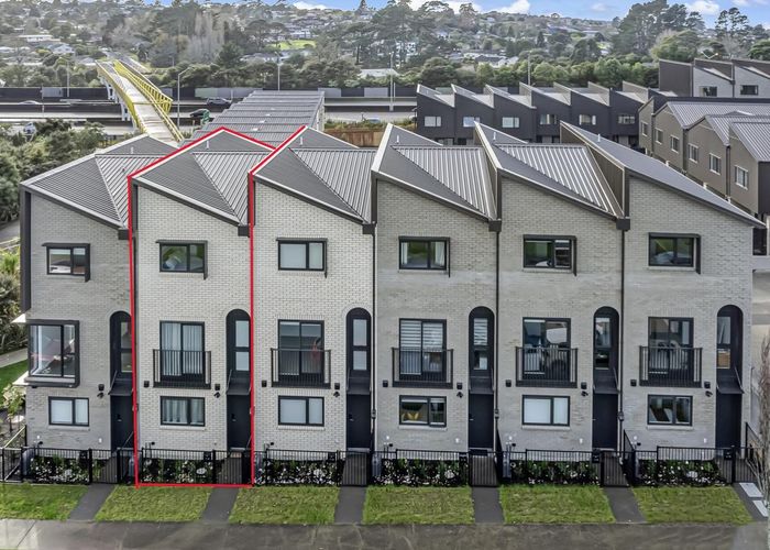  at 2/28 Westgate Drive, Westgate, Waitakere City, Auckland