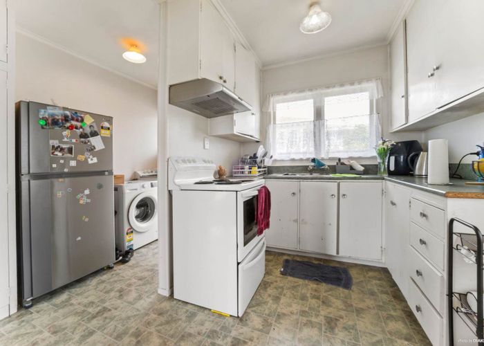 at 39 Manhattan Heights, Glendene, Waitakere City, Auckland