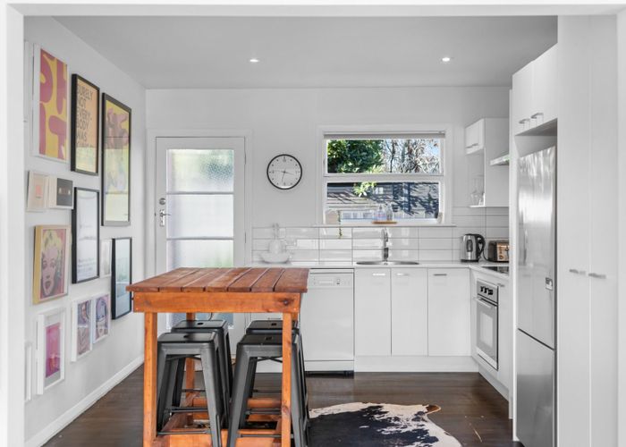  at 5/28 Aikmans Road, Merivale, Christchurch City, Canterbury