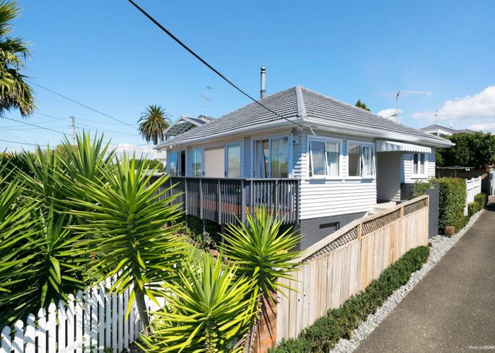  at Browns Bay, North Shore City, Auckland