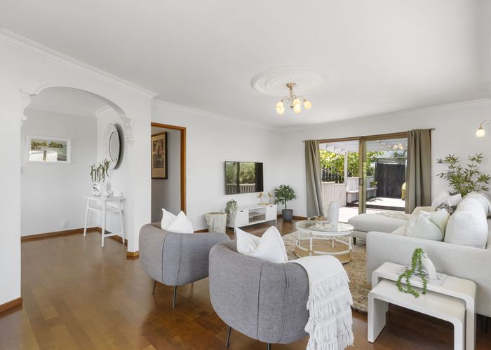  at 2/15 Hythe Terrace, Mairangi Bay, Auckland
