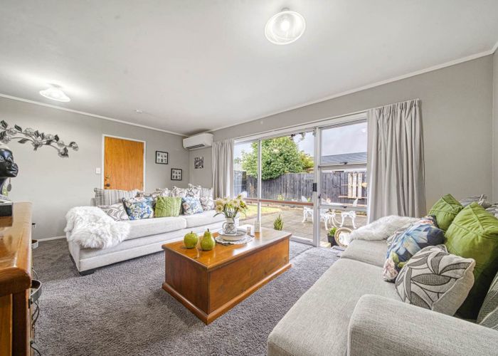  at 2/21 Berwyn Avenue, Takanini, Papakura, Auckland