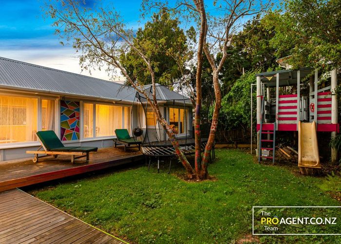  at 57 Kauri Point Road, Laingholm, Waitakere City, Auckland