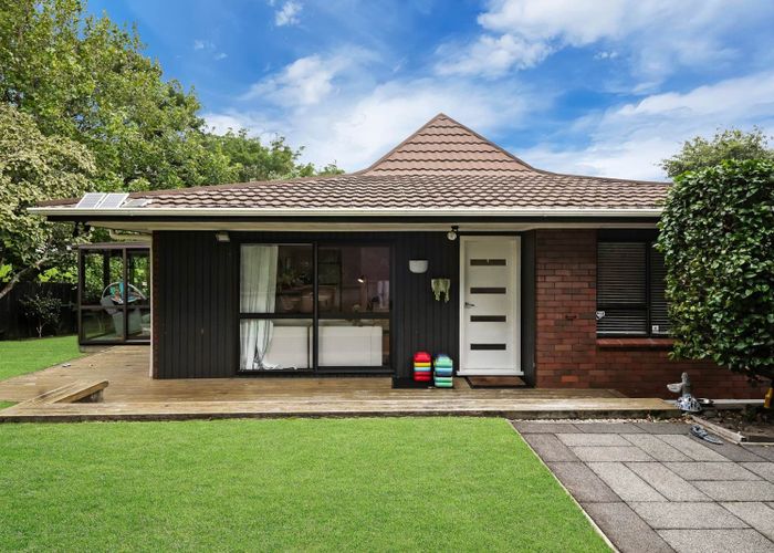  at 2/3 Diosma Place, Botany Downs, Manukau City, Auckland