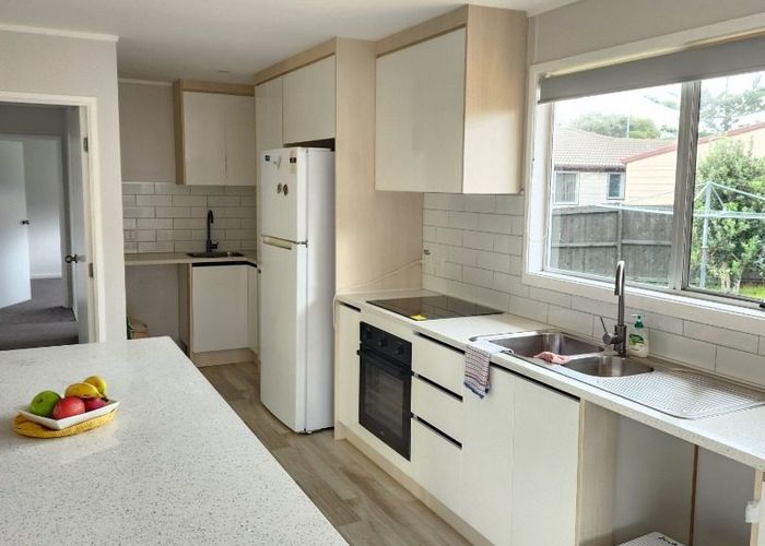  at 8 Pulman Place, Clover Park, Auckland