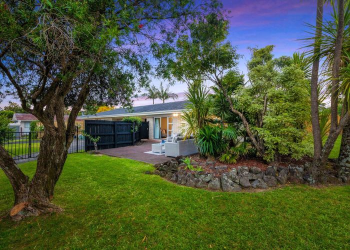  at 2/34 Ballater Place, Highland Park, Auckland