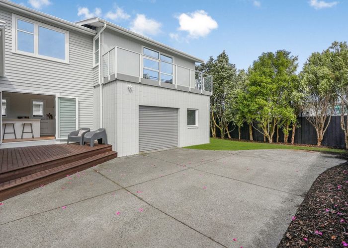  at 33 Whites Line West, Woburn, Lower Hutt, Wellington