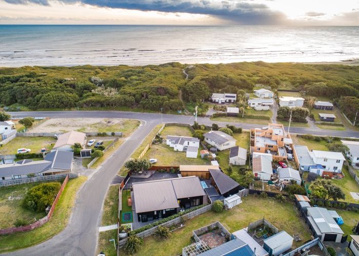  at 5 Te Kiri ST, Himatangi Beach, Himatangi Beach