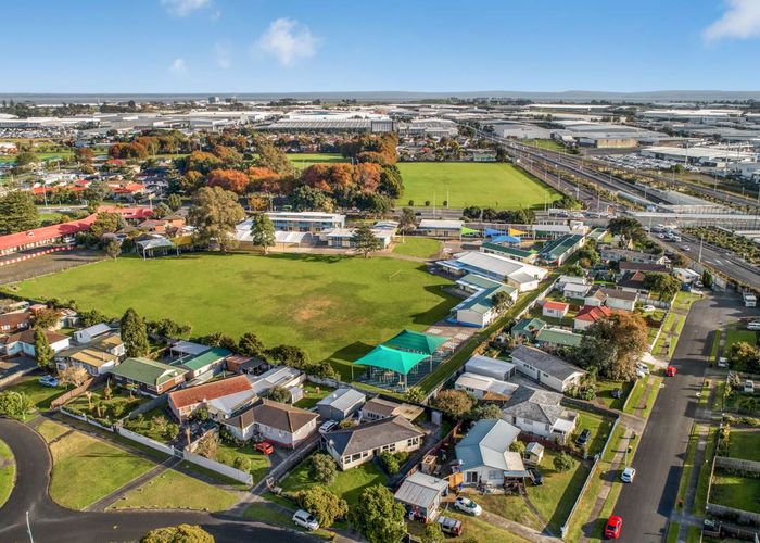  at 39 Staverton Crescent, Mangere, Auckland