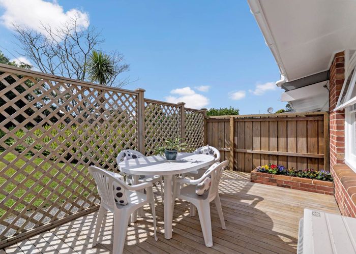  at 2/19 Montana Avenue, Murrays Bay, North Shore City, Auckland
