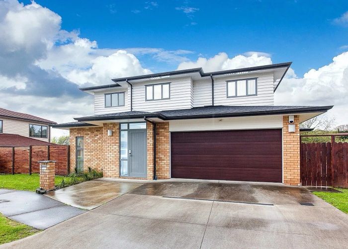  at 33 Midhurst Avenue, Henderson, Waitakere City, Auckland