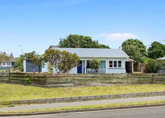 at 18 Waimea Road, Waikanae Beach, Waikanae