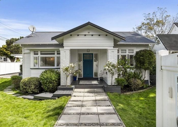  at 18 Invermay Avenue, Mount Roskill, Auckland