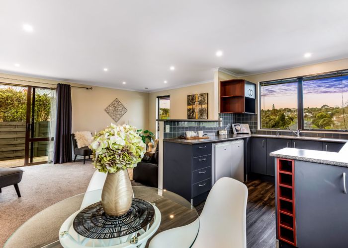  at 2/4 Elizabeth Drive, West Harbour, Waitakere City, Auckland