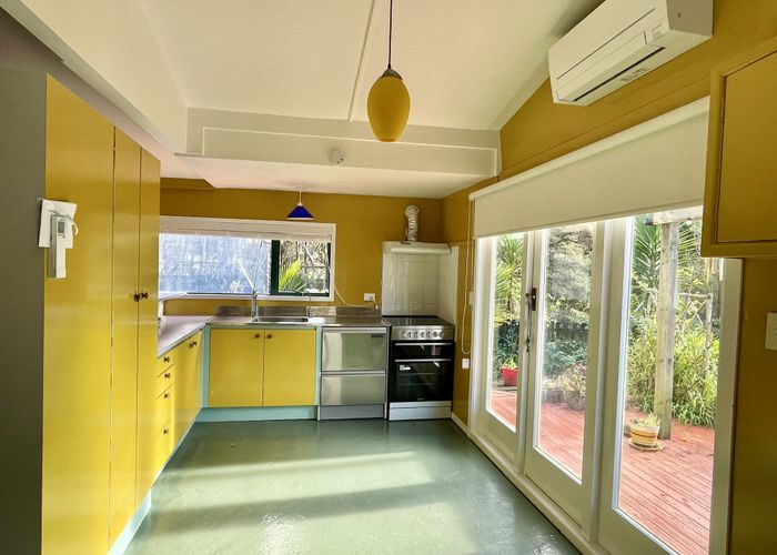 at 32 Shirley Road, Parau, Auckland