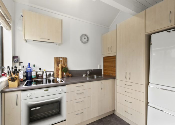  at 130 Akaroa Drive, Maupuia, Wellington