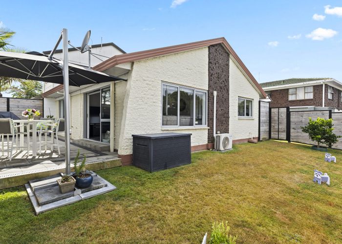  at 1/58 Challen Close, Conifer Grove, Takanini