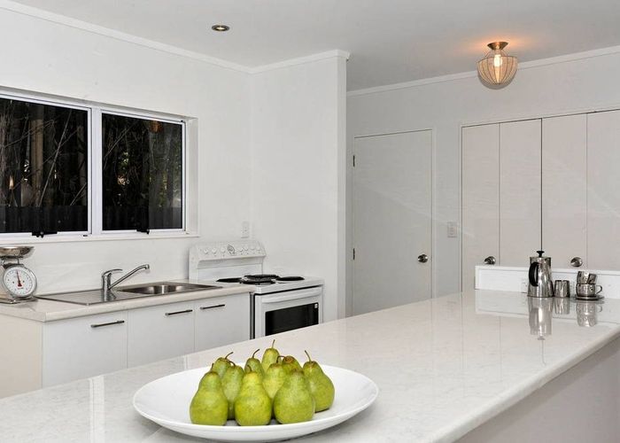  at 2/24 Springfield Road, Morningside, Auckland City, Auckland