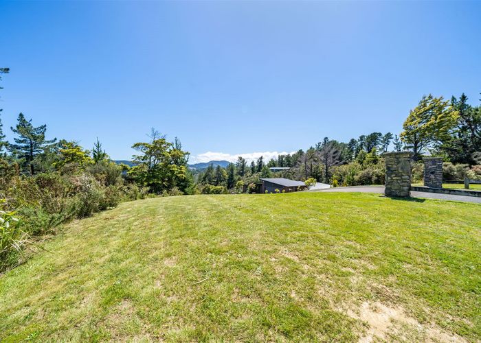 For sale 28 Mount Marua Way, Timberlea, Upper Hutt, Wellington