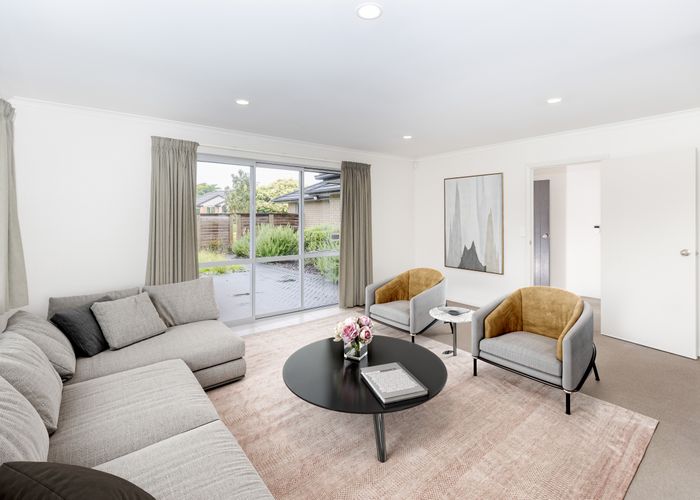  at 13 Oldfield Court, Huntington, Hamilton