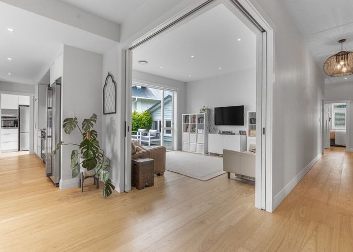  at 136 Queen Street, Northcote Point, North Shore City, Auckland