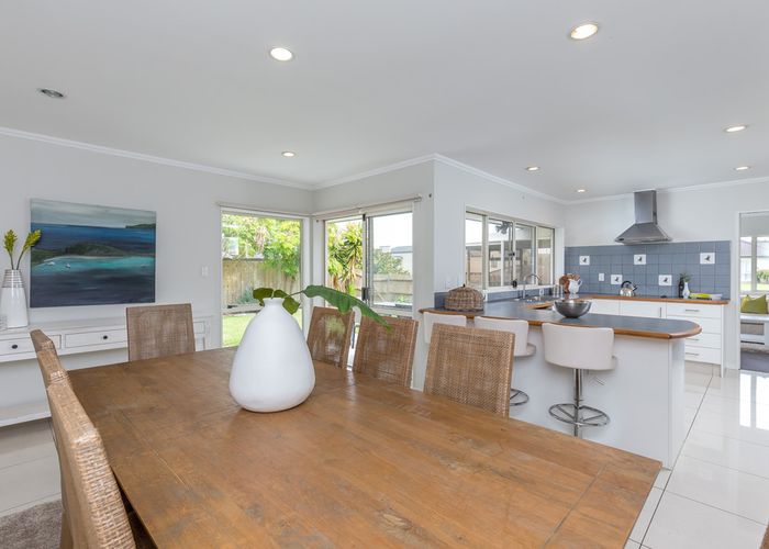  at 12 Faldo Dr, Golflands, Manukau