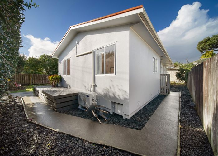  at 2/76 Mcannalley Street, Manurewa East, Manukau City, Auckland