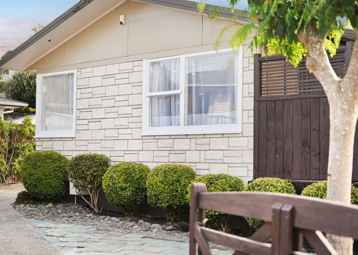  at 27 Manapouri Place, Glenview, Hamilton