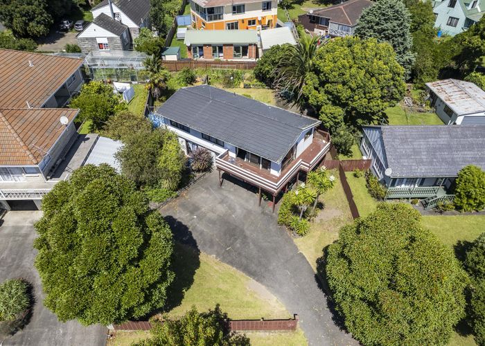  at 4 Sikkim Crescent, Clover Park, Auckland