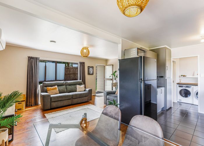  at 2/24 Chislehurst Street, Henderson, Auckland