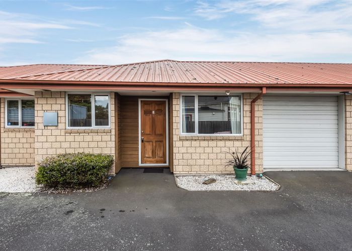  at 2/627 Gloucester Street, Linwood, Christchurch