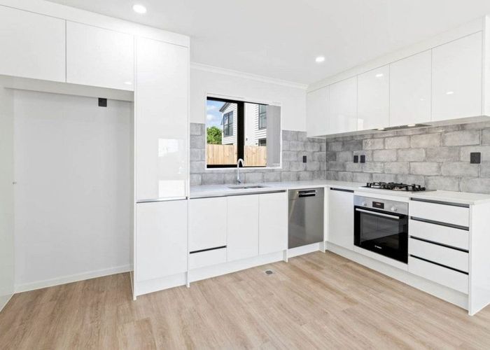  at 8C Kent Road, Manurewa, Manukau City, Auckland