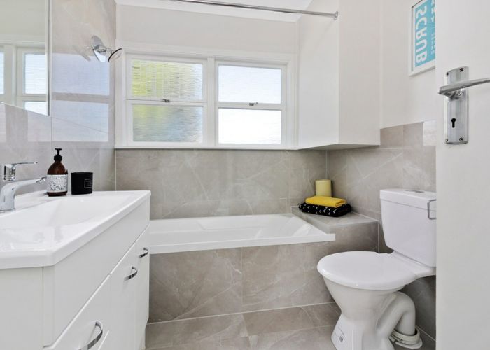  at 4/66 Ferndale Road, Mount Wellington, Auckland