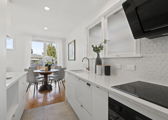 at 2/243 Lake Road, Northcote, North Shore City, Auckland