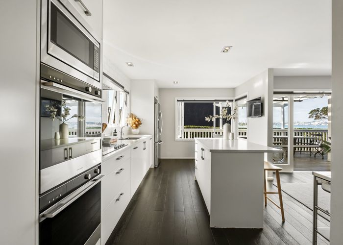  at 81a Sylvan Avenue, Northcote, North Shore City, Auckland